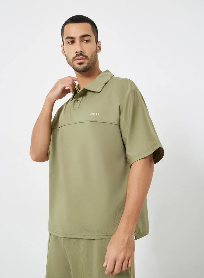 ستايلي طقم منسق من بولو بقصة واسعة وتفاصيل درزات وشورت